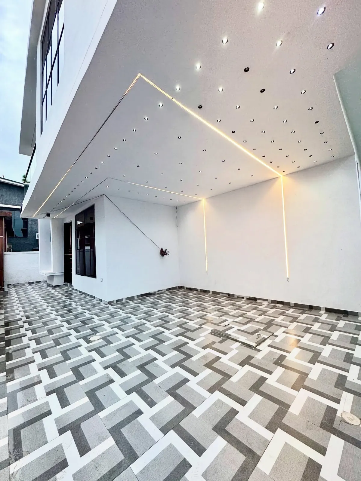 Contemporary 4-Bedroom Detached Duplex — photo 2