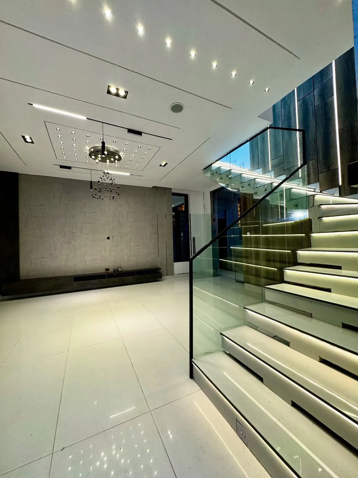 Contemporary 4-Bedroom Detached Duplex — photo 4