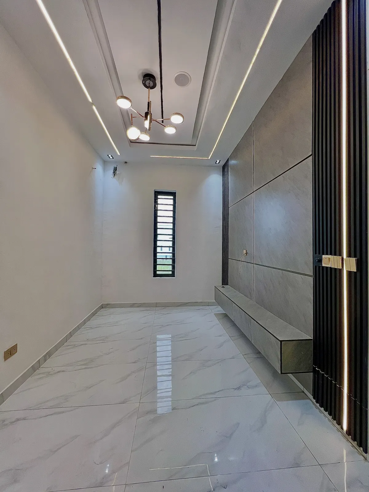 4-Bedroom Detached Duplex with Pool — photo 6