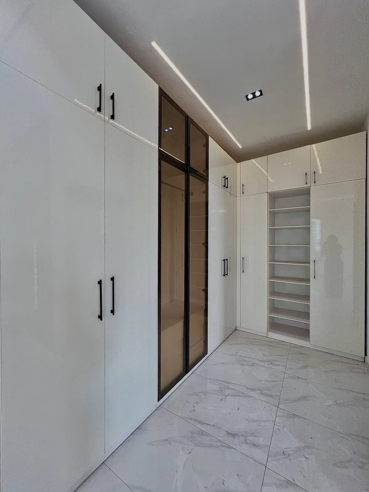 4-Bedroom Detached Duplex with Pool — photo 8