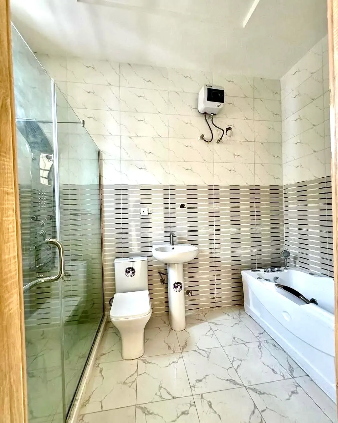 Spacious 4-Bedroom Terrace, Ikota — photo 8