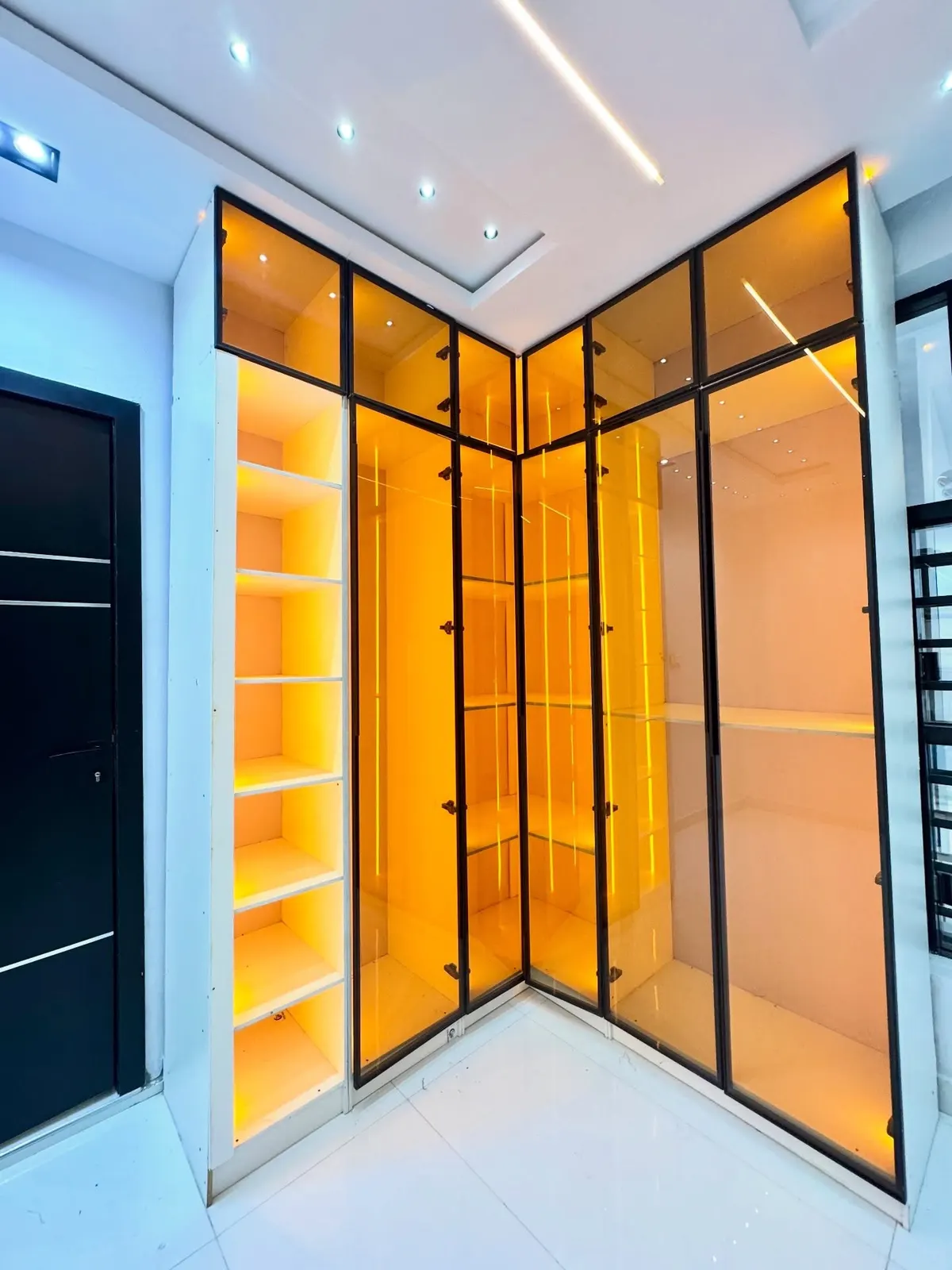 Contemporary 4-Bedroom Detached Duplex — photo 10