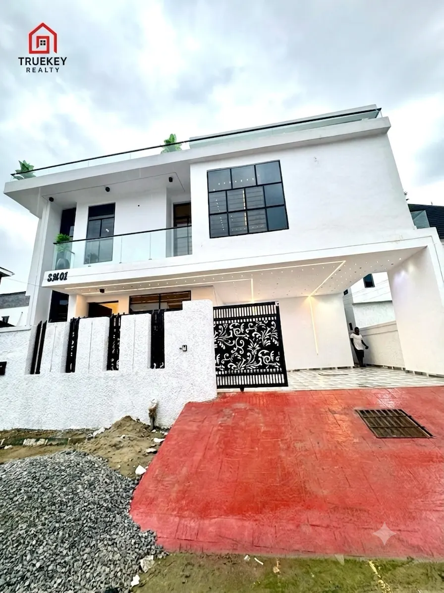 Contemporary 4-Bedroom Detached Duplex